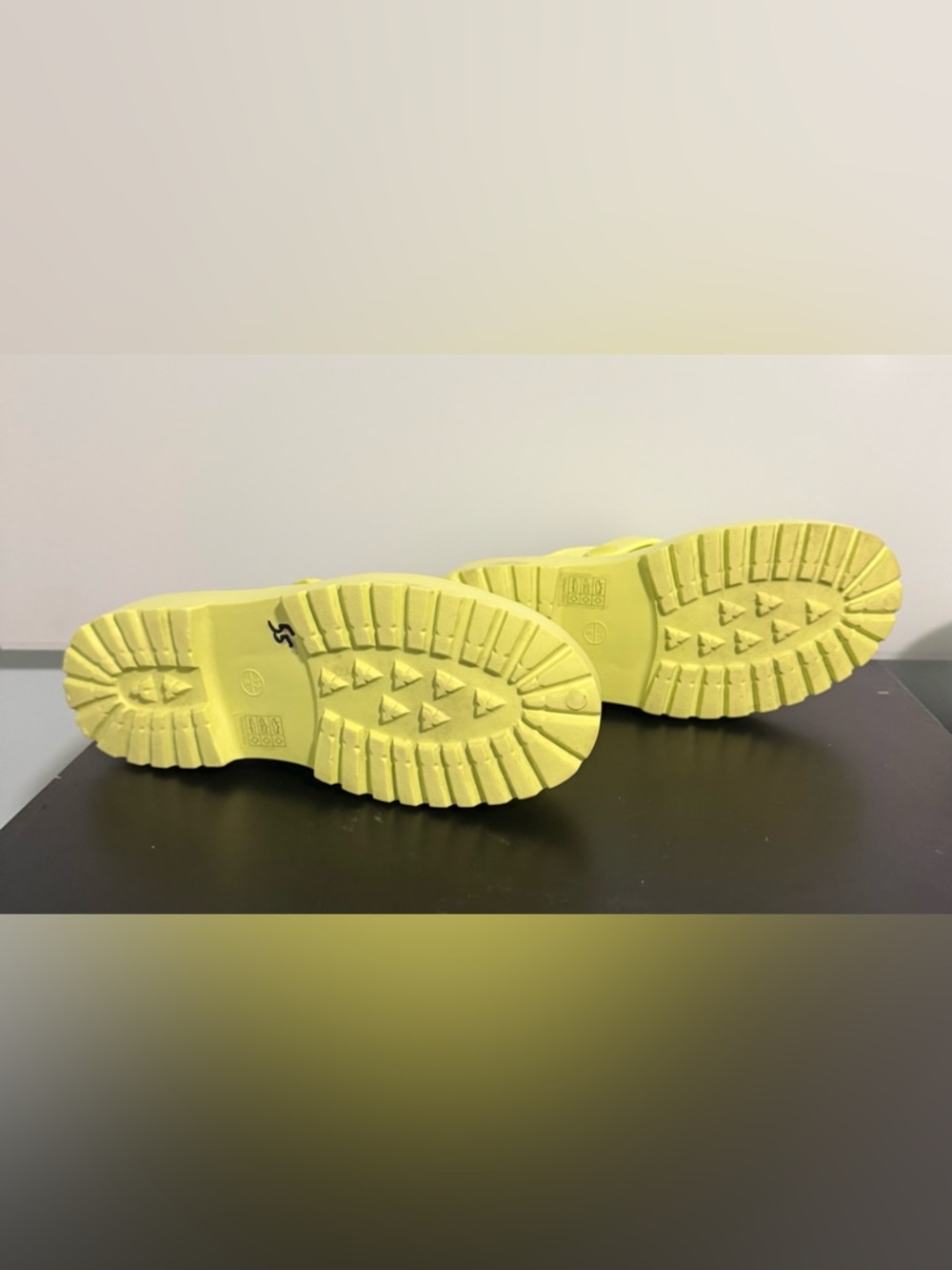 Free People Women’s Lime Green Clogs NWOT! 8.5-9 (39) - Picture 3 of 4